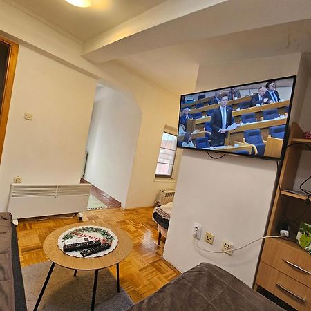 Apartman Ellye Lukavica Esterno foto
