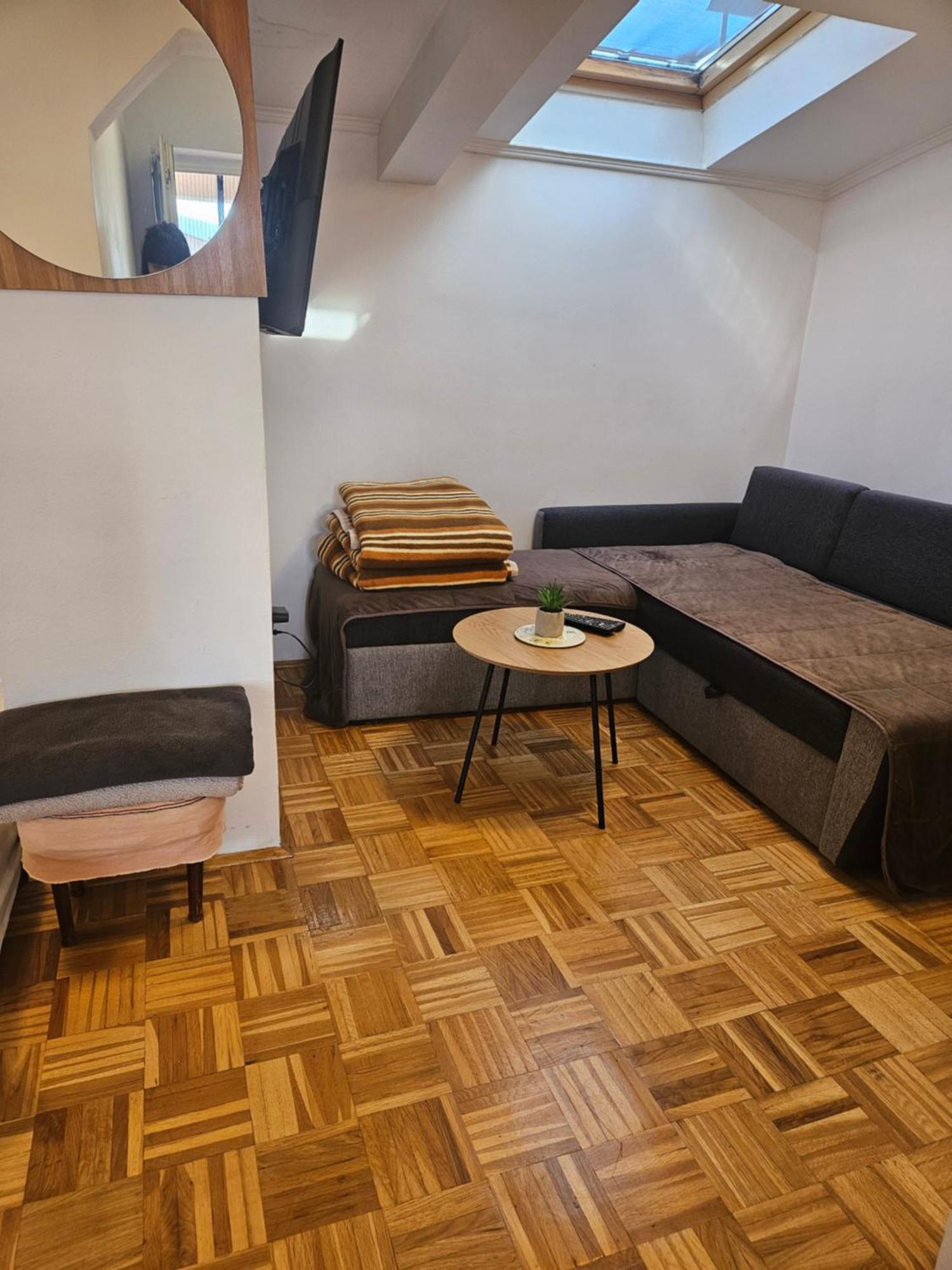 Apartman Ellye Lukavica Esterno foto