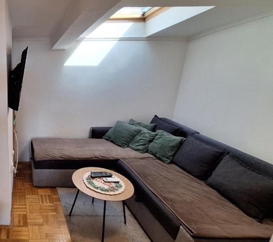Apartman Ellye Lukavica Esterno foto
