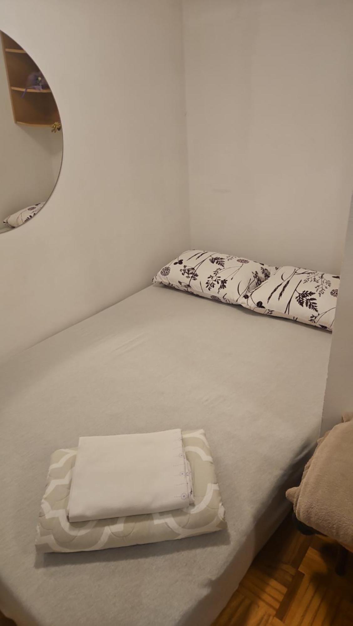 Apartman Ellye Lukavica Esterno foto