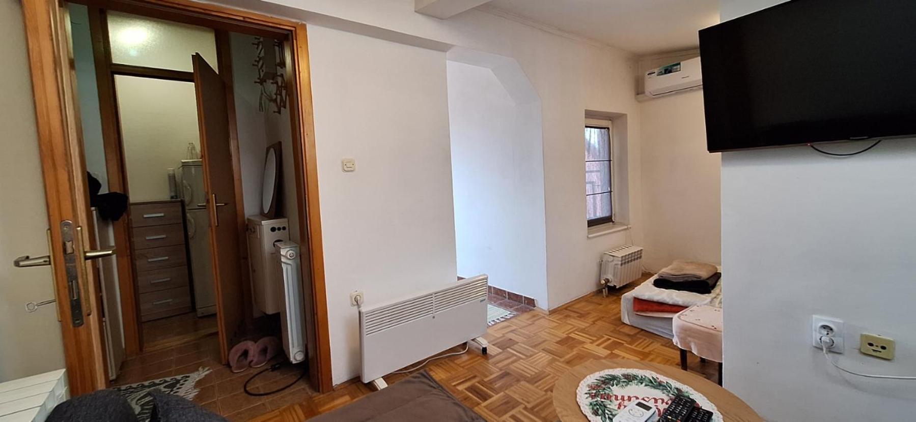 Apartman Ellye Lukavica Esterno foto