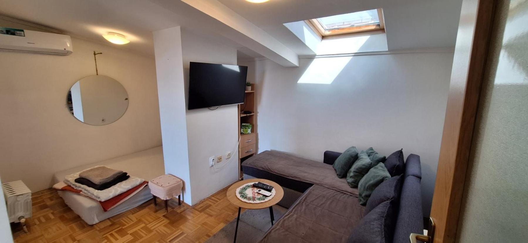 Apartman Ellye Lukavica Esterno foto