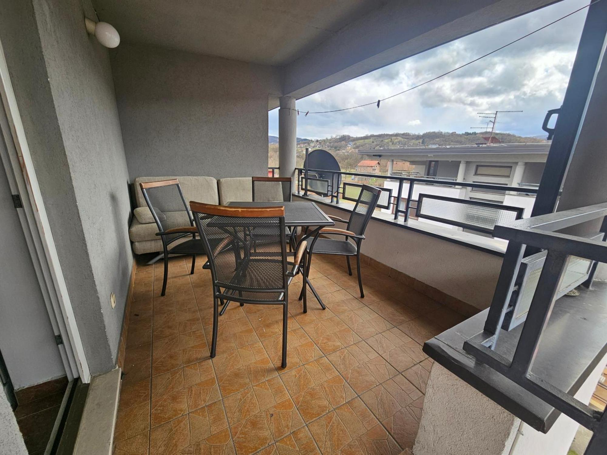 Apartman Ellye Lukavica Esterno foto