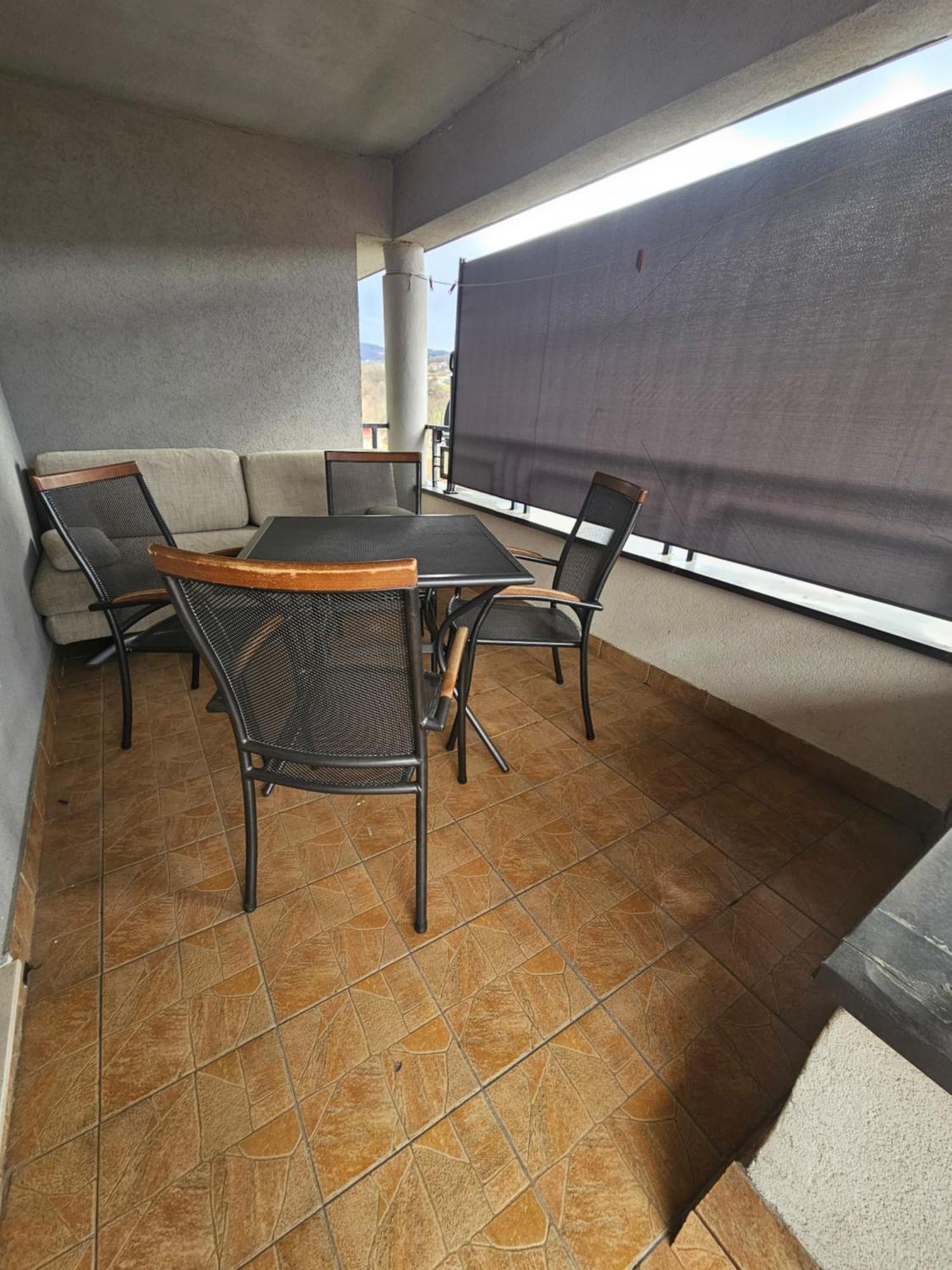 Apartman Ellye Lukavica Esterno foto